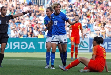 Hạ gục Trung Quốc, Italia lọt vào Tứ kết World Cup