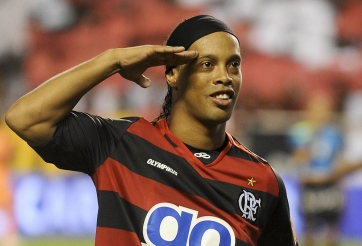 Ronaldinho đòi 'đi bar 2 lần mỗi tuần' để gia nhập đội bóng mới