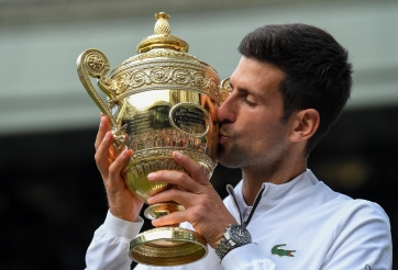 Djokovic hạ gục Federer trong trận chung kết Wimbledon kinh điển và điên rồ