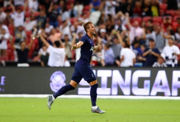 Harry Kane ghi bàn không tưởng từ giữa sân hạ gục Juventus