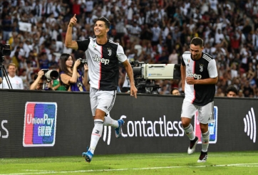 Ronaldo lập công, Juventus vẫn thua Tottenham sau cơn mưa bàn thắng