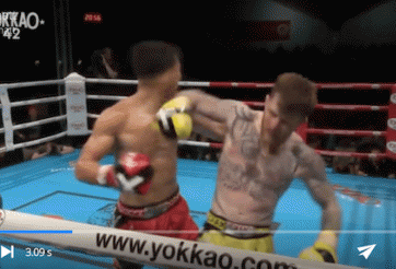 VIDEO: Ra đòn không cần nhìn, võ sĩ hạ knock-out đối thủ đầy chóng vánh