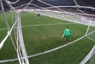 Thủ môn Liverpool bắt penalty sai luật, CĐV kêu gọi đá lại Siêu cúp