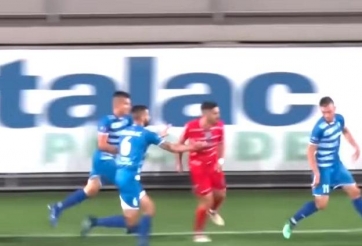 VIDEO: Cầu thủ chạy 'bán sống bán chết' sau khi ghi bàn vì lý do hy hữu