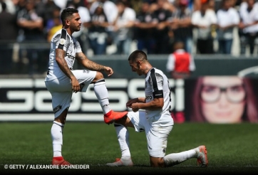 VIDEO: Sao Brazil lập siêu phẩm không tưởng từ chấm... phạt góc