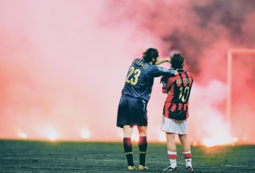 Pháo sáng, bạo lực và tội ác trong bóng đá!