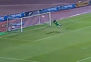 VIDEO: Thủ môn Ai Cập bay như người nhện, cản phá 'đỉnh nhất mọi thời đại'