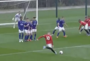 Sao trẻ MU đá phạt thần sầu, CĐV thốt lên: 'Có phải anh không Rooney?'