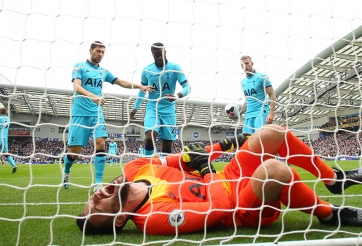 Cận cảnh chấn thương kinh hoàng của Hugo Lloris