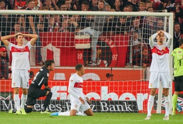 VIDEO: Đội bóng 'đen' nhất thế giới, sút mãi không vào như một trò đùa