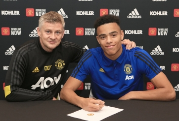 Chính thức: MU giữ chân 'tiểu Persie' trước đại chiến với Liverpool