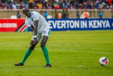 Cười ra nước mắt với loạt penalty 'cà khịa' hài hước nhất thế giới