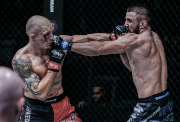 ONE DAWN OF VALOR: Đai vô địch đổi chủ ngoạn mục