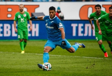 VIDEO: Cú sút penalty thông minh nhất thế giới, giày đi trước bóng theo sau