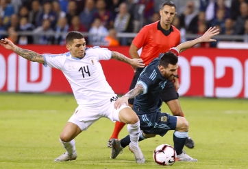 VIDEO: Messi quay kompa đỉnh cao, biến 5 cầu thủ Uruguay thành trò cười