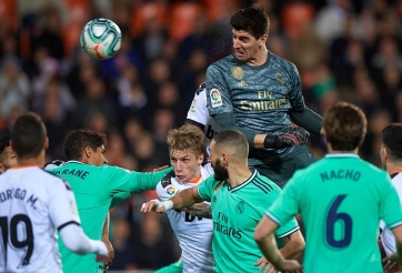 Courtois: 'Tôi cao 2 mét nên đối thủ phải lo sợ'