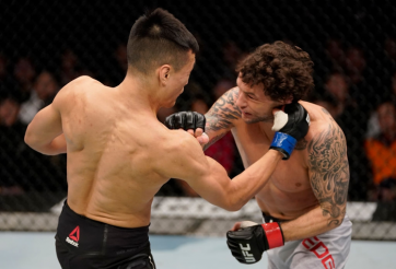 UFC Busan: 'Xác sống' Hàn Quốc hạ knock-out đối thủ bằng mưa đòn