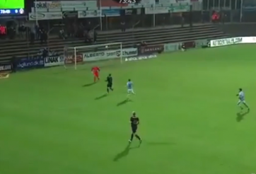 VIDEO: Thủ môn phát bóng gặp gió mạnh và cái kết 'dở khóc dở cười'