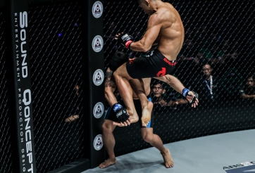 Đòn 'gối bay' của Martin Nguyễn lọt top knock-out đẹp nhất năm 2019