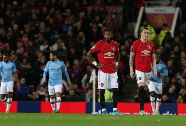 MU thua tan nát trên sân nhà ở bán kết Cúp Liên đoàn