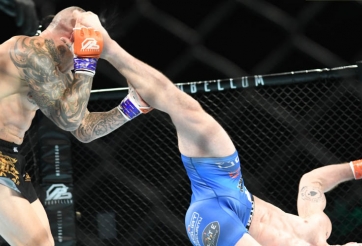 VIDEO: Võ sĩ MMA knock-out đối thủ bằng cú đá móc 'không thể tin nổi'