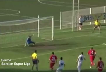 VIDEO: Cầu thủ bẽ bàng vì 'vấp cỏ' trước khi đá penalty