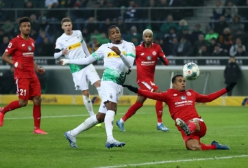 Sao Bundesliga vô-lê ghi bàn bằng chân trụ