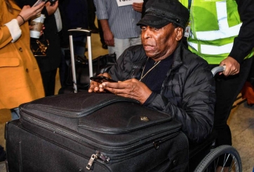 Huyền thoại Pele trầm cảm vì không thể đi lại