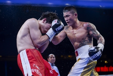 Đánh gục võ sĩ Thái Lan, Trương Đình Hoàng lập chiến tích lịch sử