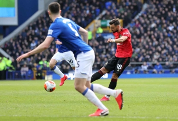 Bruno Fernandes rực sáng, MU thoát thua nghẹt thở
