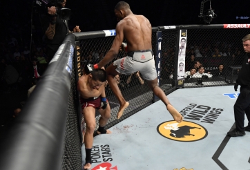Coi thường 'Đệ nhất Thiếu Lâm', võ sĩ MMA số 1 Trung Quốc 'ăn hành' ở UFC