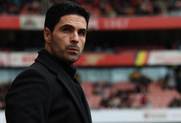 Ngoại hạng Anh vẫn tiếp diễn là trò lố bịch