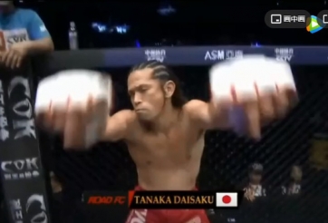 VIDEO: Mải 'tấu hài', võ sĩ Nhật Bản no đòn với tay đấm Trung Quốc