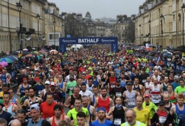 6.200 người Anh chạy Marathon bất chấp Covid-19