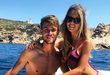 Bạn gái nóng bỏng của sao Juventus nhiễm Covid-19