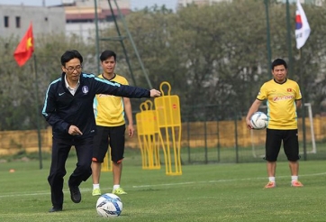 VIDEO: Phó thủ tướng Vũ Đức Đam liên tiếp sút tung lưới Duy Mạnh