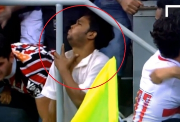 VIDEO: Cổ động viên đen đủi nhất thế giới khi ăn mừng bàn thắng