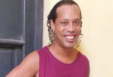 Ronaldinho chơi môn thể thao lạ trong tù