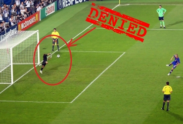 VIDEO: Tiền đạo 'xuất quỷ nhập thần' bắt gọn penalty