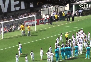 VIDEO: Neymar đi bóng qua 100 cậu bé Brazil