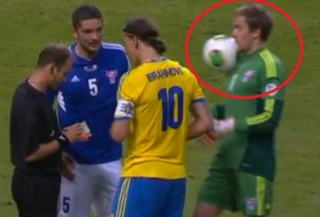 VIDEO: Ibrahimovic ném bóng vào mặt thủ môn đối phương