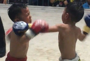Hai cậu bé 5 tuổi tạo ấn tượng với màn quyết đấu Muay Thái
