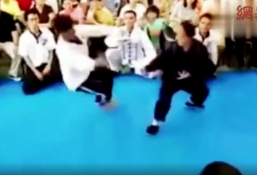 Đại sư Võ Đang đánh bay 2 cường địch bằng tuyệt kỹ 'truyền điện'