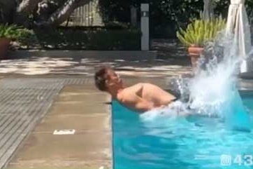 VIDEO: Cú nhào lộn thách thức tử thần gây sốt mạng xã hội