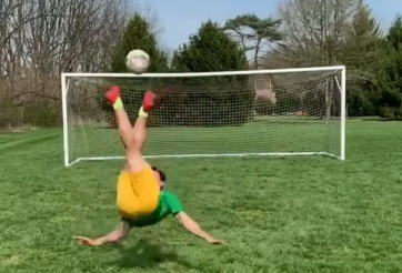 VIDEO: 4 triệu lượt xem cú đá rabona kiểu 'xe đạp chổng ngược'