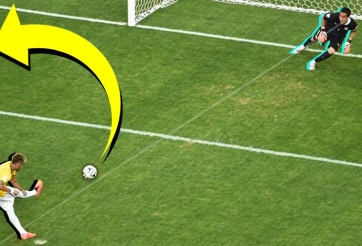 VIDEO: Cú sút penalty ức chế nhất thế giới và cái kết 'có hậu'