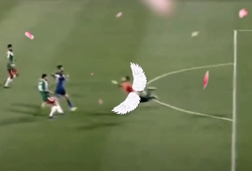 VIDEO: Thủ môn thích làm siêu nhân và cái kết đắng