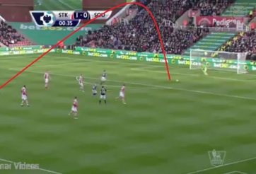 VIDEO: Thủ môn sút từ sân nhà ghi bàn thắng xa nhất lịch sử bóng đá