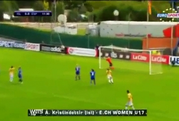 VIDEO: 6 triệu lượt xem màn cản phá của nữ thủ môn tệ nhất thế giới