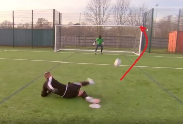VIDEO: Cú đá penalty kiểu 'quét trụ' độc đáo nhất thế giới